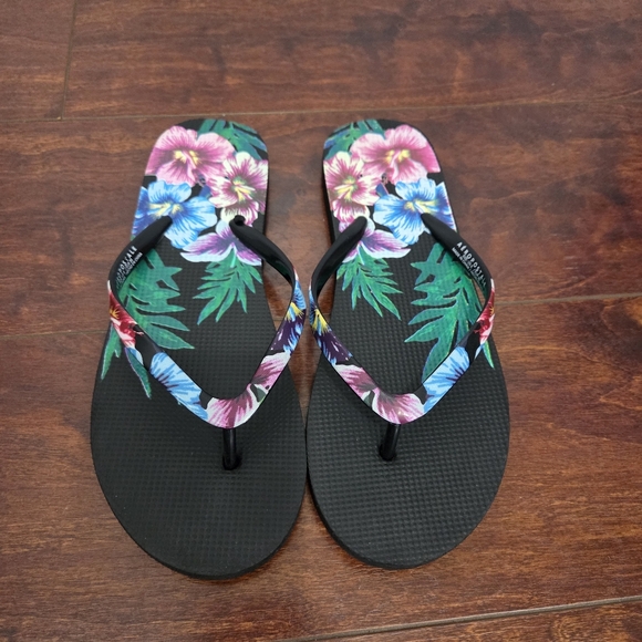 Aeropostale Hibiscus Floral Black Flip-Flops Size 6 Beach Tropical Vacation - Picture 3 of 7